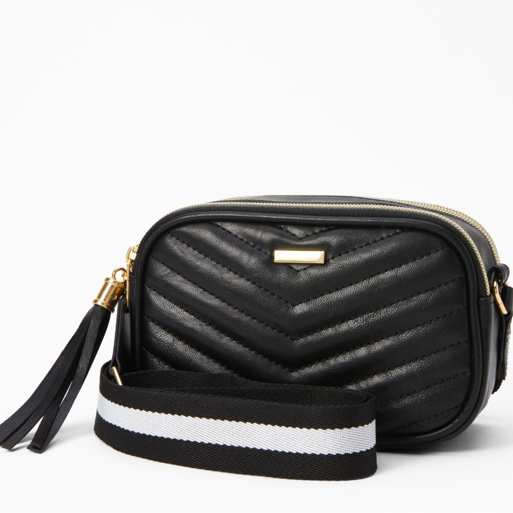 Claire’s Black Quilted Camera Style Crossbody Bag brand new
